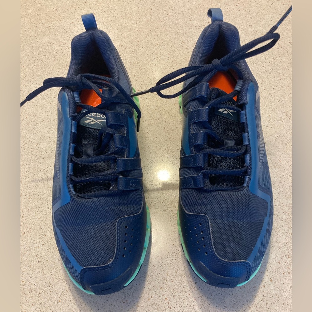 EUC REEBOK Blue Athletic Shoes (Size 8, European 40.5)